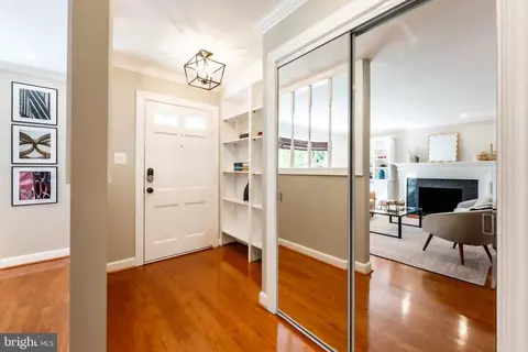 5962 Atteentee Rd, Springfield, VA 22150 photo 3