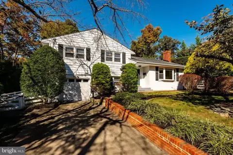 5962 Atteentee Rd, Springfield, VA 22150