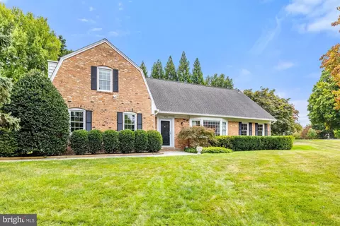9721 Spring Ridge Ln, Vienna, VA 22182