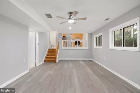 Living - 9608 Braddock Rd, Fairfax, VA 22032 photo 10 of 12