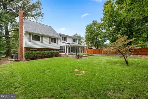 Exterior - 9608 Braddock Rd, Fairfax, VA 22032 photo 10 of 11