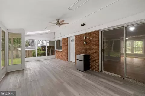Exterior - 9608 Braddock Rd, Fairfax, VA 22032 photo 7 of 11