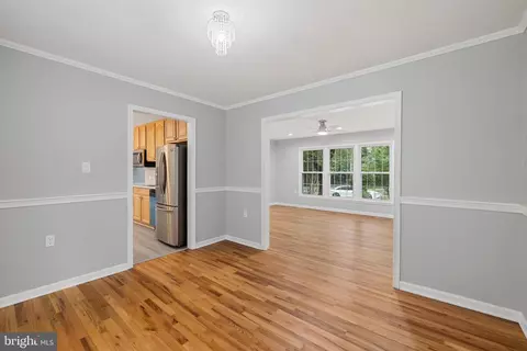 Entry Way - 9608 Braddock Rd, Fairfax, VA 22032 photo 3 of 8