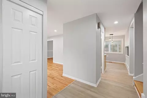 Entry Way - 9608 Braddock Rd, Fairfax, VA 22032 photo 2 of 8