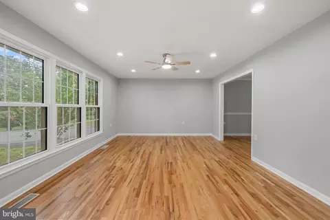 Living - 9608 Braddock Rd, Fairfax, VA 22032 photo 1 of 12