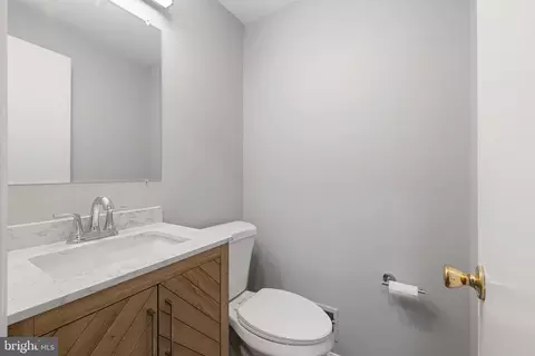 Entry Way - 9608 Braddock Rd, Fairfax, VA 22032 photo 6 of 8