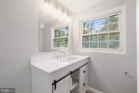Entry Way - 9608 Braddock Rd, Fairfax, VA 22032 photo 8 of 8