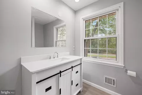 Bath - 9608 Braddock Rd, Fairfax, VA 22032 photo 1 of 2