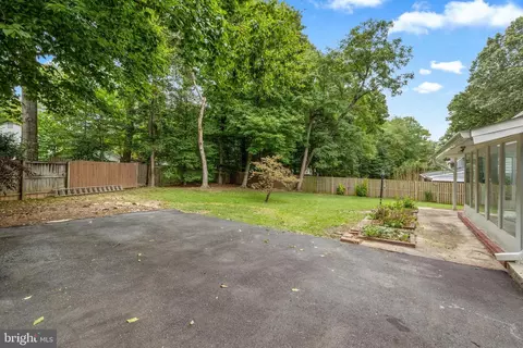 Exterior - 9608 Braddock Rd, Fairfax, VA 22032 photo 9 of 11