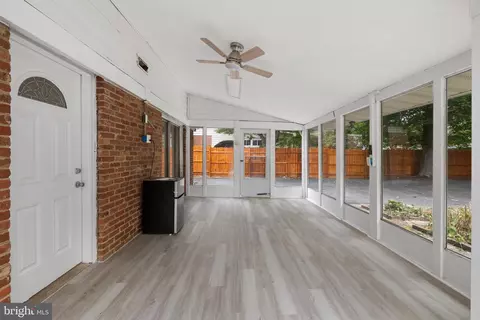 Exterior - 9608 Braddock Rd, Fairfax, VA 22032 photo 8 of 11
