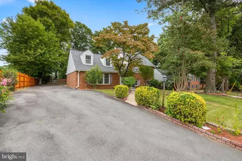 Exterior - 9608 Braddock Rd, Fairfax, VA 22032 photo 2 of 11
