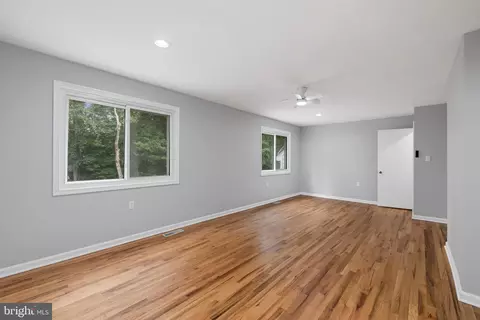Living - 9608 Braddock Rd, Fairfax, VA 22032 photo 12 of 12
