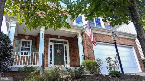 5602 Lierman Cir, Centreville, VA 20120