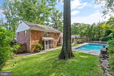6302 Waterway Dr, Falls Church, VA 22044