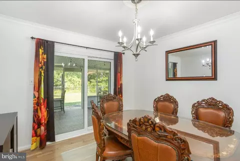6919 Rolling Rd, Springfield, VA 22152 photo 14