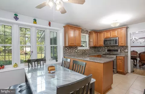 6919 Rolling Rd, Springfield, VA 22152 photo 10