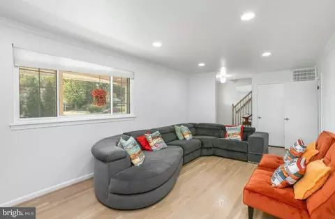 6919 Rolling Rd, Springfield, VA 22152 photo 6