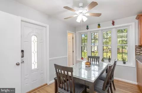 6919 Rolling Rd, Springfield, VA 22152 photo 9