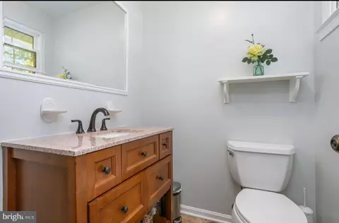 6919 Rolling Rd, Springfield, VA 22152 photo 17