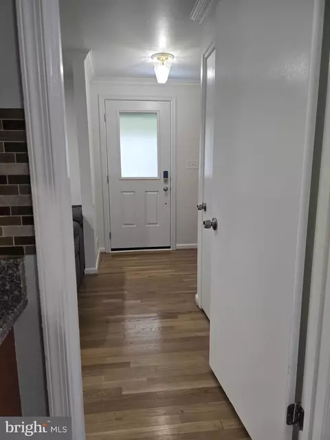 6919 Rolling Rd, Springfield, VA 22152 photo 7