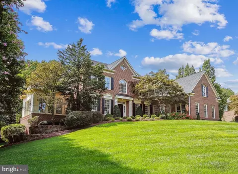 10807 Tradewind Dr, Oakton, VA 22124