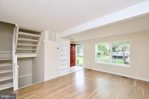 8146 Loving Forest Ct, Springfield, VA 22153 photo 7