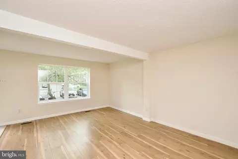 8146 Loving Forest Ct, Springfield, VA 22153 photo 6