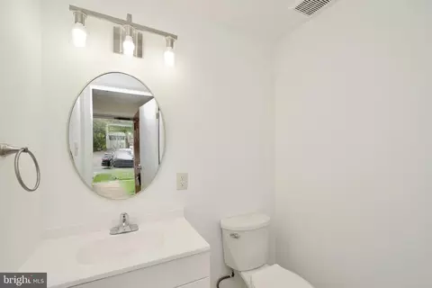 8146 Loving Forest Ct, Springfield, VA 22153 photo 16