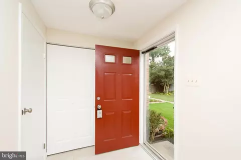 8146 Loving Forest Ct, Springfield, VA 22153 photo 3