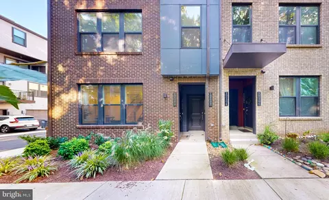 12100 Loblolly Dr #67, Fairfax, VA 22033