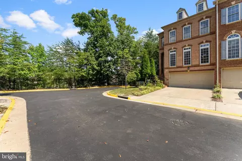 9191 Point Replete Dr, Fort Belvoir, VA 22060