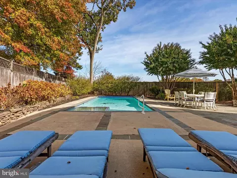 Exterior - 933 Ridge Dr, Mclean, VA 22101 photo 10 of 13