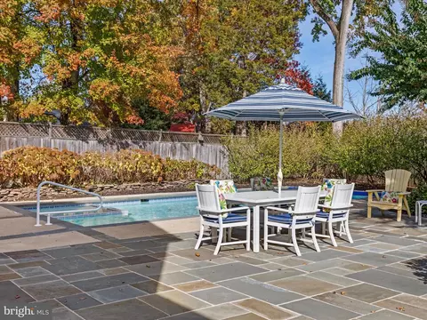 Exterior - 933 Ridge Dr, Mclean, VA 22101 photo 8 of 13