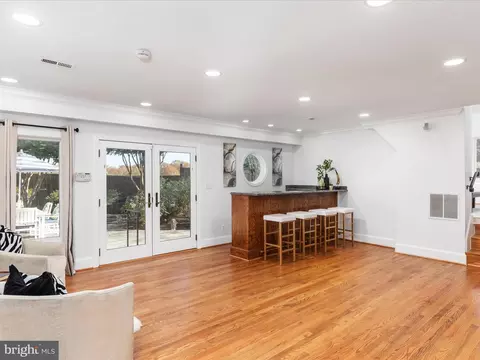 Living - 933 Ridge Dr, Mclean, VA 22101 photo 7 of 11