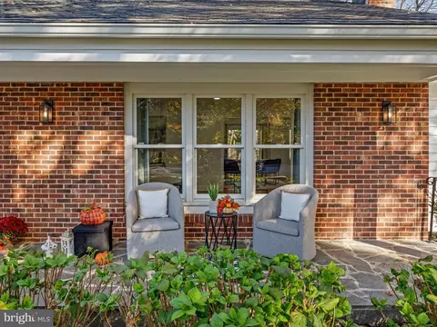 Exterior - 933 Ridge Dr, Mclean, VA 22101 photo 5 of 13
