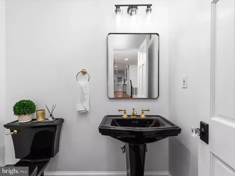 Bath - 933 Ridge Dr, Mclean, VA 22101 photo 1 of 9