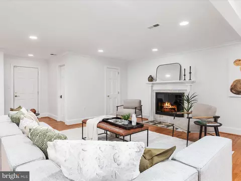 Living - 933 Ridge Dr, Mclean, VA 22101 photo 6 of 11