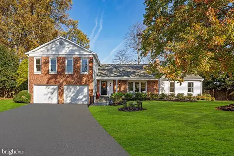 Exterior - 933 Ridge Dr, Mclean, VA 22101 photo 2 of 13