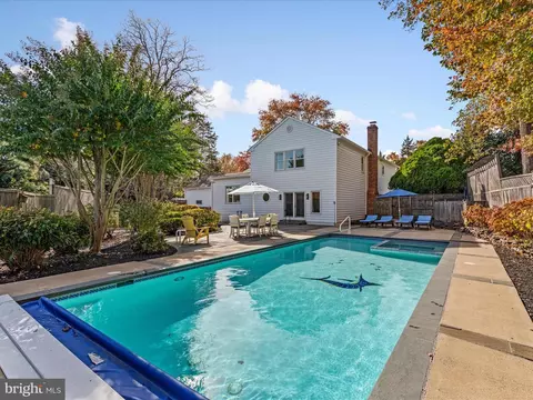 Exterior - 933 Ridge Dr, Mclean, VA 22101 photo 12 of 13