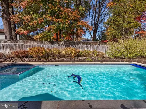 Exterior - 933 Ridge Dr, Mclean, VA 22101 photo 11 of 13