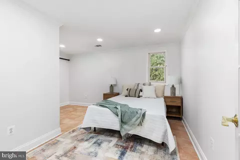 Bedroom - 933 Ridge Dr, Mclean, VA 22101 photo 5 of 6