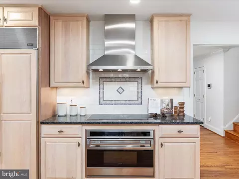 Kitchen - 933 Ridge Dr, Mclean, VA 22101 photo 4 of 6