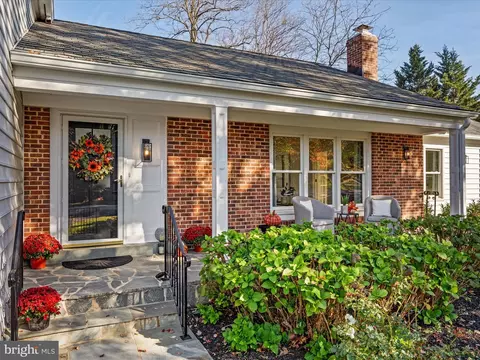 Exterior - 933 Ridge Dr, Mclean, VA 22101 photo 6 of 13