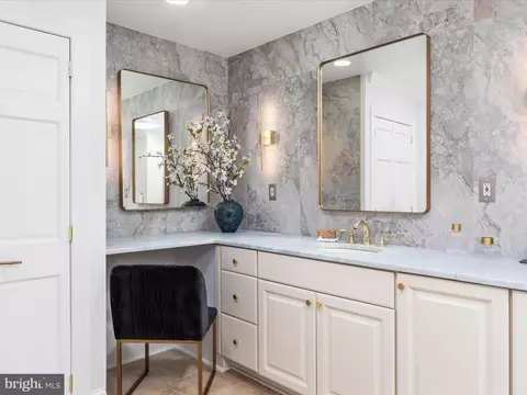 Bath - 933 Ridge Dr, Mclean, VA 22101 photo 4 of 9