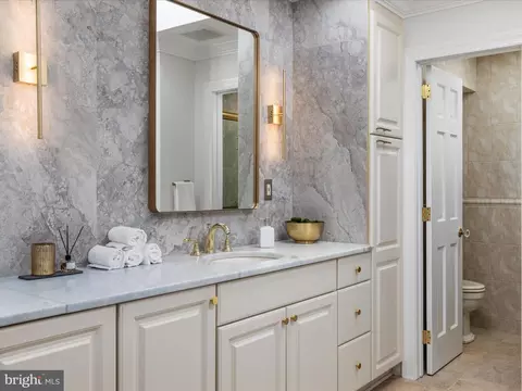 Bath - 933 Ridge Dr, Mclean, VA 22101 photo 5 of 9