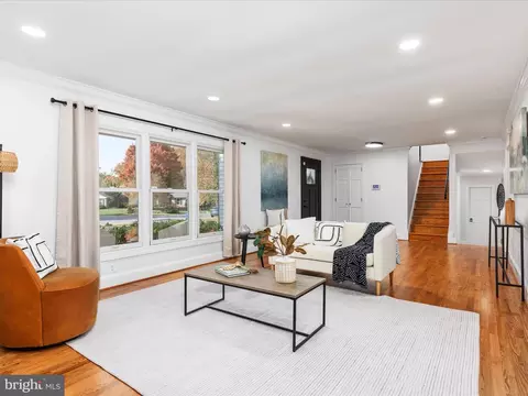 Living - 933 Ridge Dr, Mclean, VA 22101 photo 3 of 11