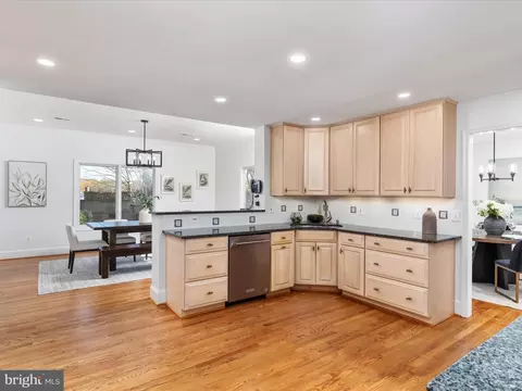 Kitchen - 933 Ridge Dr, Mclean, VA 22101 photo 3 of 6
