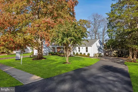 Exterior - 933 Ridge Dr, Mclean, VA 22101 photo 4 of 13