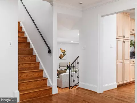 Entry Way - 933 Ridge Dr, Mclean, VA 22101 photo 3 of 5