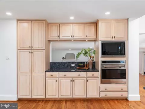 Kitchen - 933 Ridge Dr, Mclean, VA 22101 photo 6 of 6